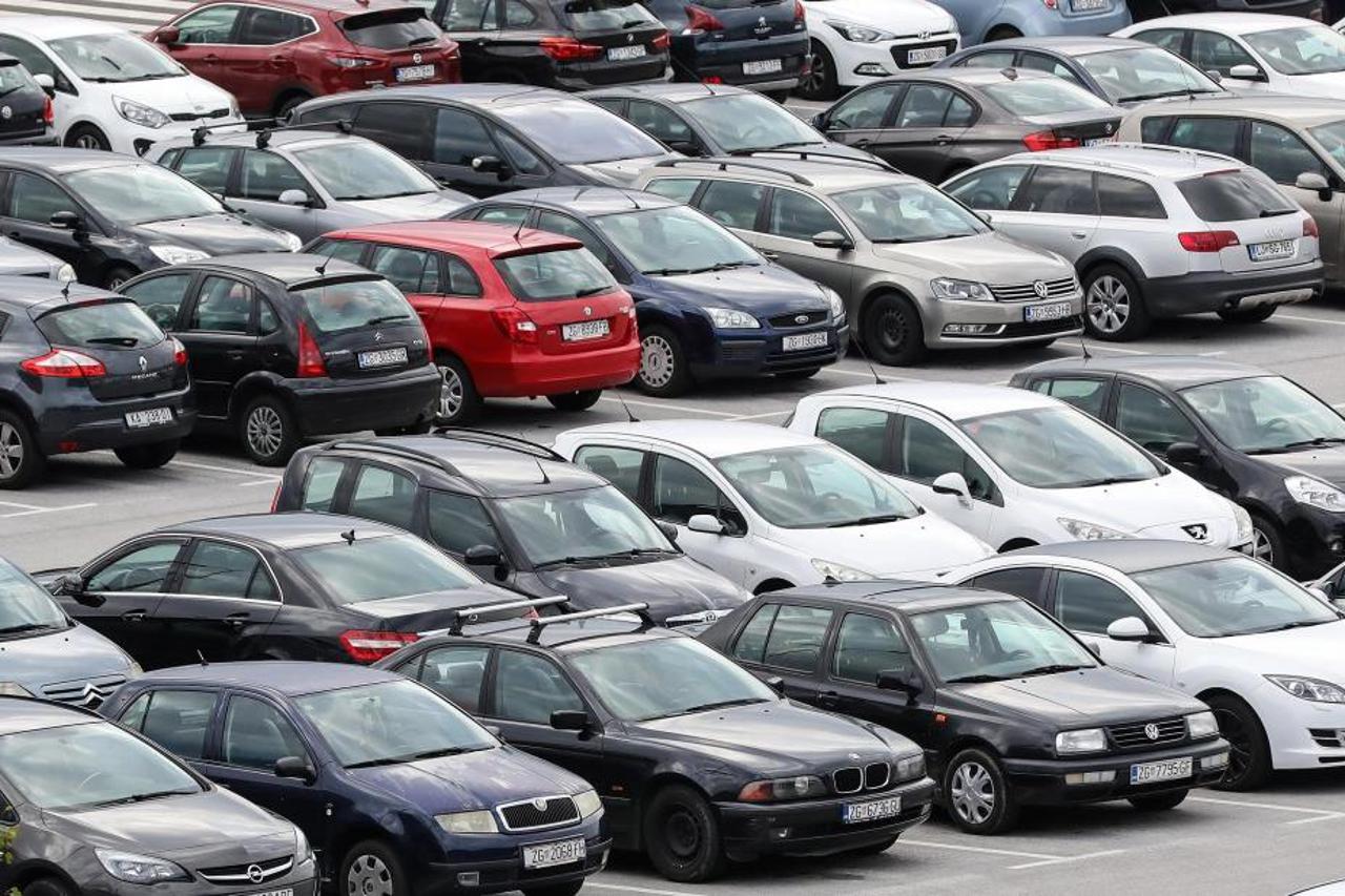 Parkiralište automobila u zračnoj luci dr. Franjo Tuđman