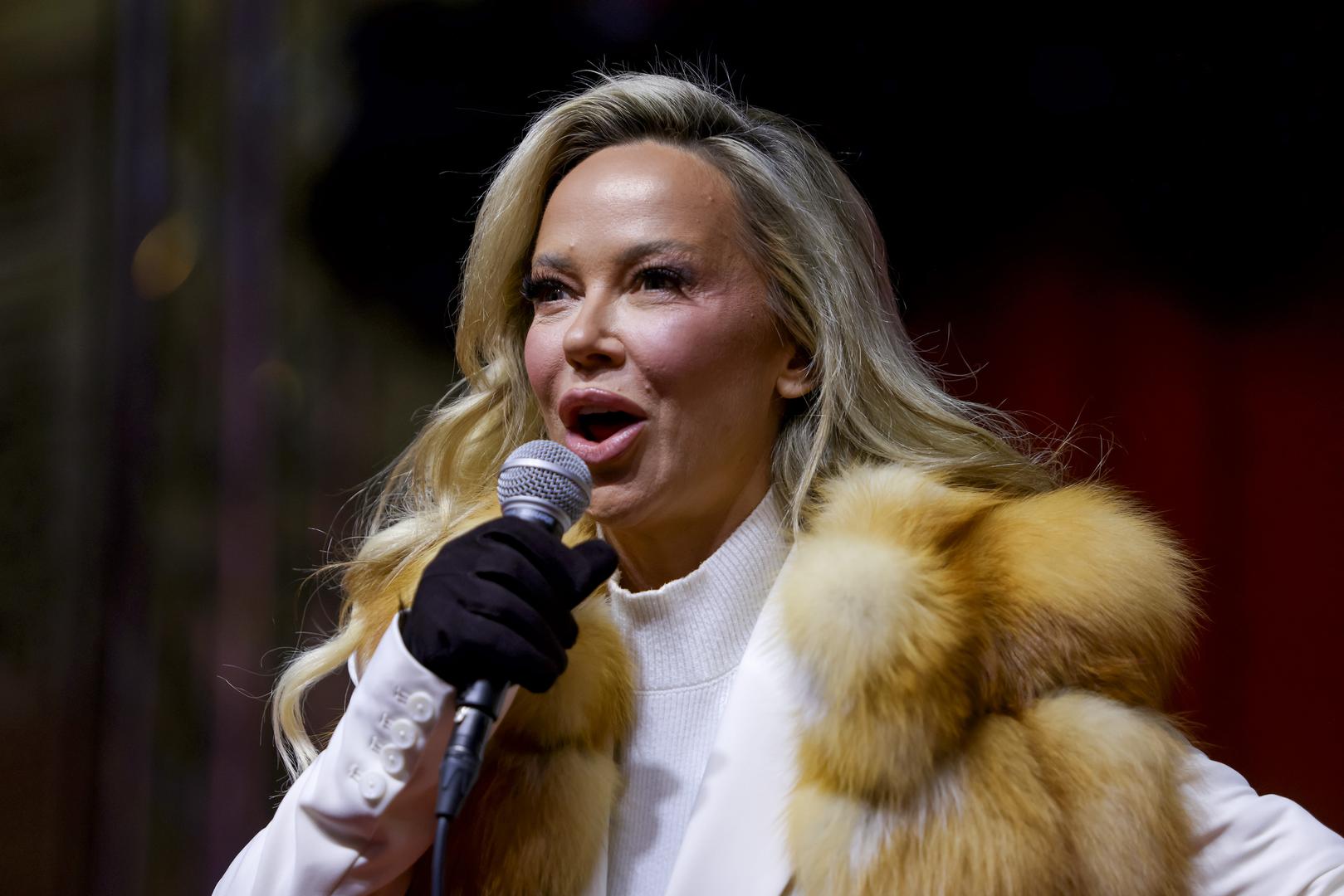 Svojim dobro poznatim hitovima rasplesala je i zagrijala publiku