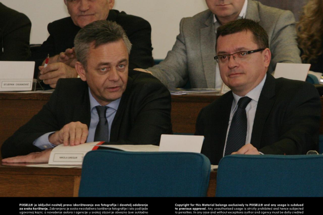 '19.03.2013., Koprivnica - Posljednja sjednica Skupstine Koprivnicko-krizevacke zupanije odgodjena je za 48 sati zbog odlaska vijecnika HDZ-a i HSS-a, koji su bili revoltirani promjenom dnevnog reda. 