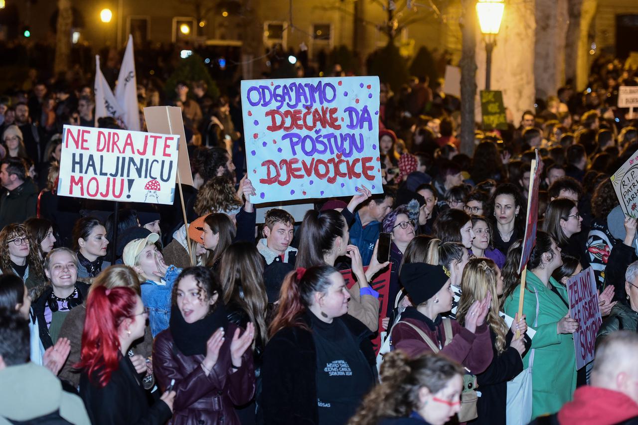 Zagreb: Povorka prošla centrom grada, tisuće ljudi na prosvjednoj povorci 