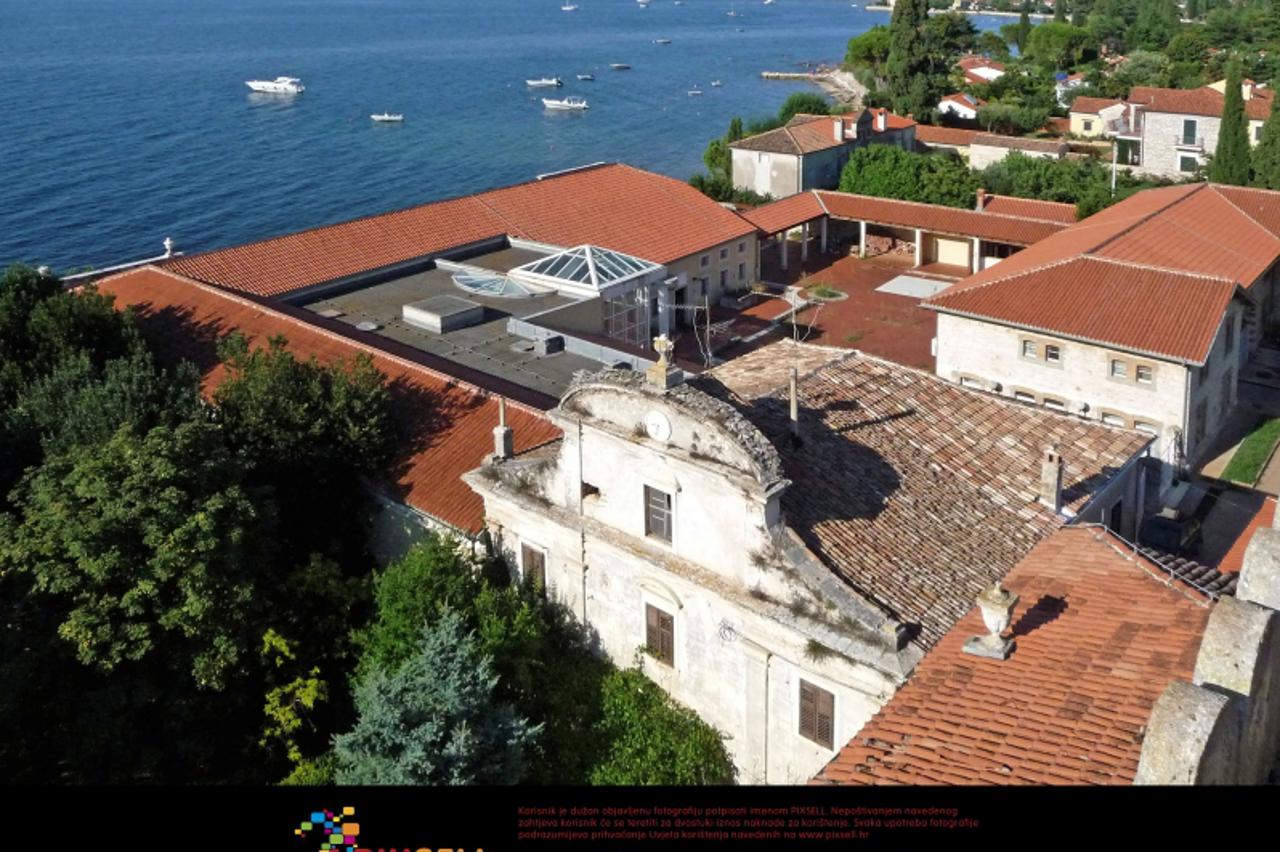 '06.08.2011-., Dajla - Crkveni objekti u Dajli. Nekadasnji Benediktinski samostan,u jednom dijelu zive stanari dok je jedan od objekatap otpuno devastiran i zapusten Photo: Dusko Marusic/PIXSELL'