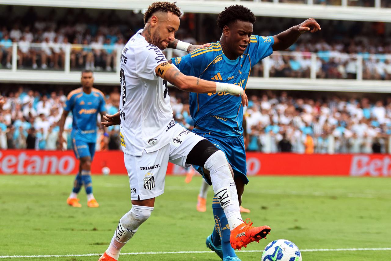 Brasileiro Championship - Santos v Cruzeiro