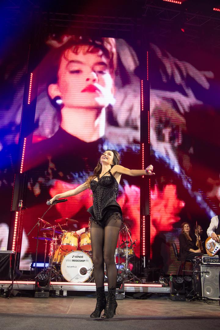 Dugo iščekivani Severinin koncert u splitskoj dvorani Gripe opravdao je svaku emociju i najave koje su ga pratile. Rasprodane do posljednjeg mjesta, Gripe su bile središte jedne od najposebnijih večeri domaće glazbene scene posljednjih godina