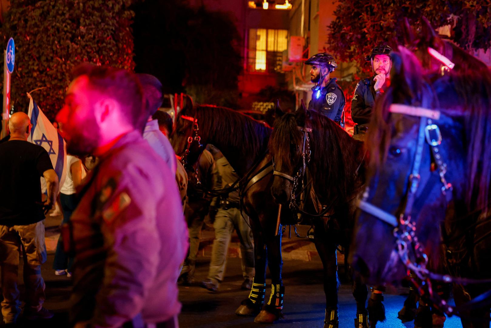 Metode prosvjeda uključuju građanski neposluh, blokade glavnih autocesta poput Ayalona i paljenje vatri. Odgovor vlasti je sve oštriji. 