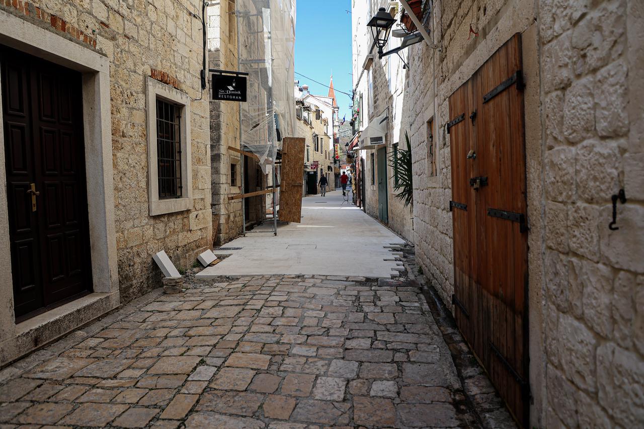 Ulice Trogira popločene novim kamenom iako je grad pod zaštitom UNESCO-a