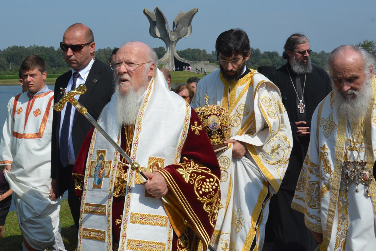 Istup carigradskog patrijarha Bartolomeja I. bio je prilika za čitavu političku scenu da pokaže kako zna zauzeti stav prema takvim situacijama