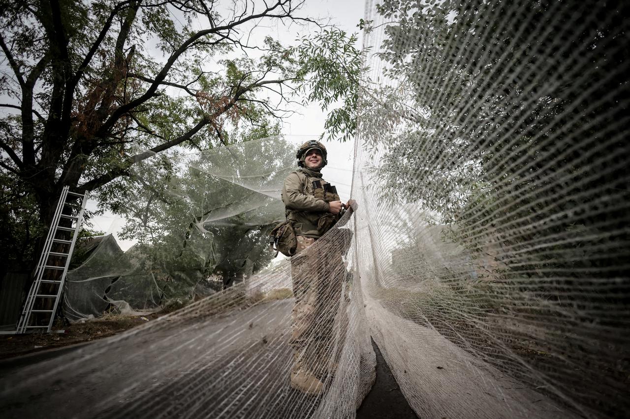 storyeditor/2025-11-13/2025-10-15T094457Z_683843955_RC27CHA0PXAK_RTRMADP_3_UKRAINE-CRISIS-KOSTIANTYNIVKA.JPG