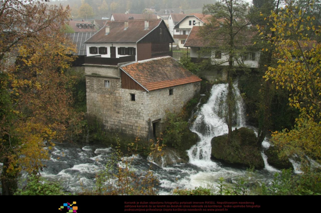 '25.10.2010., Slunj - Pogled na Rastoke i slapove rijeke Slunjcice. Photo: Kristina Stedul Fabac/PIXSELL'