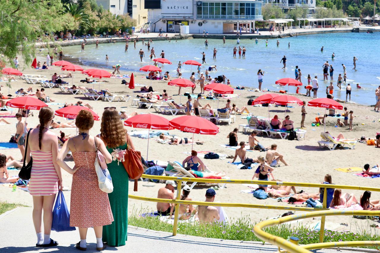 Splitske plaže pune su kupača 