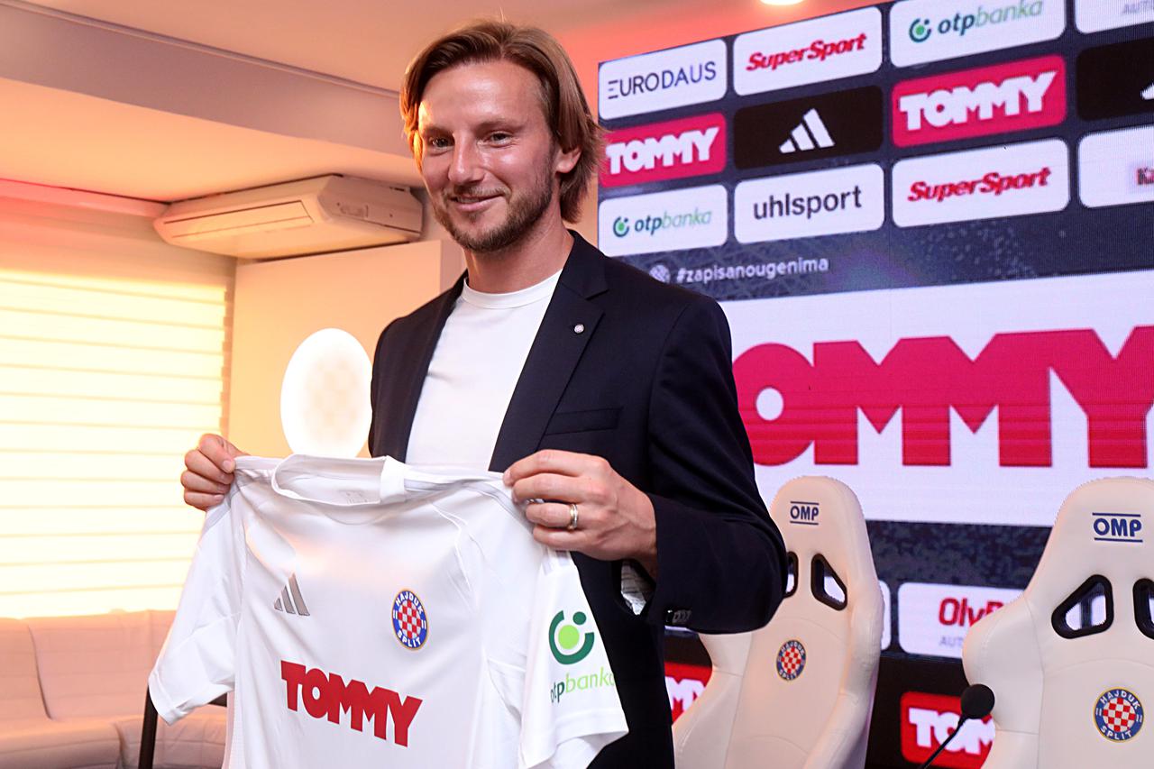 Ivan Rakitić stigao u Split i potpisao ugovor s HNK Hajduk