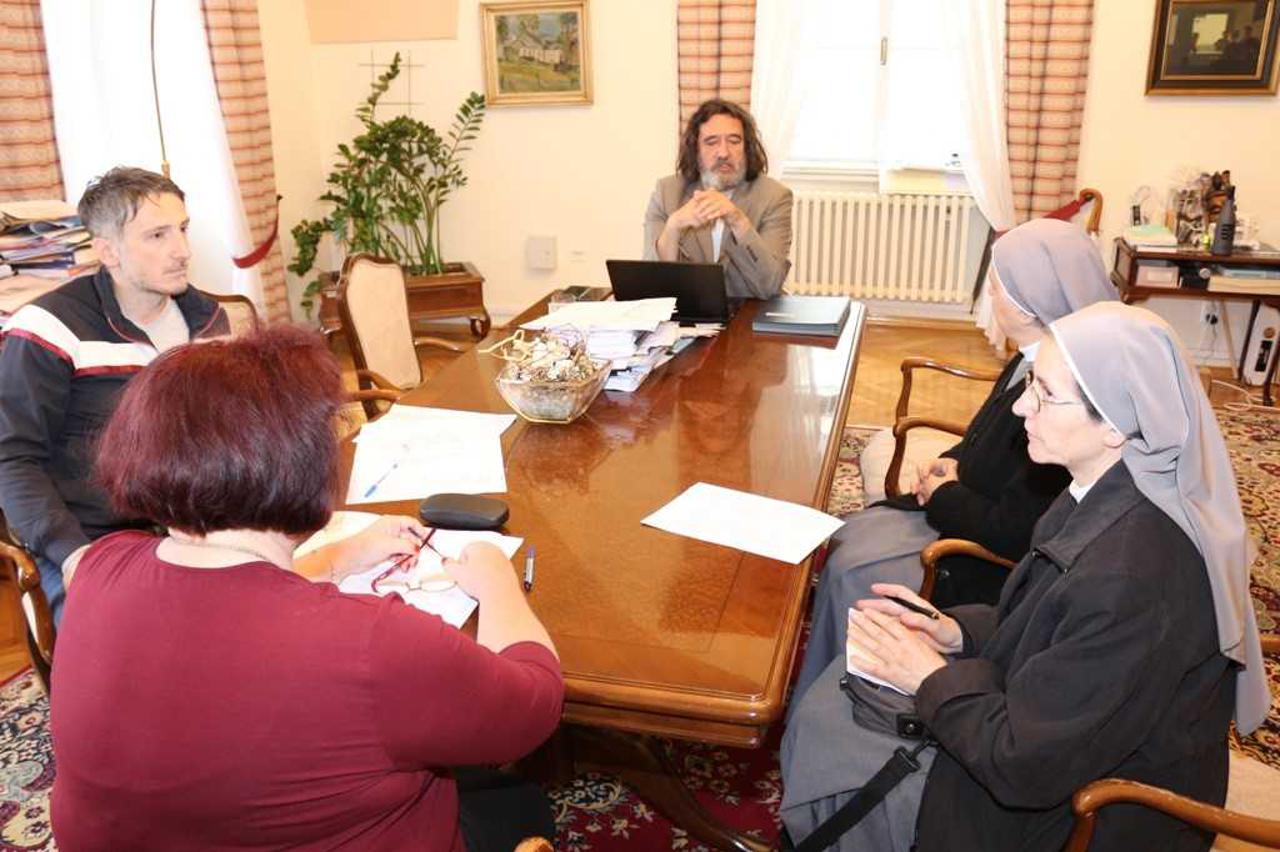 Grad Varaždin će darovati zgradu časnim sestrama