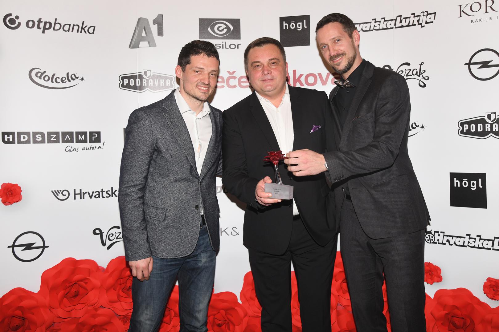 Igor Vukelić iz Hrvatske pošte s Duškom Ćurlićem i Ivanom Vukušićem