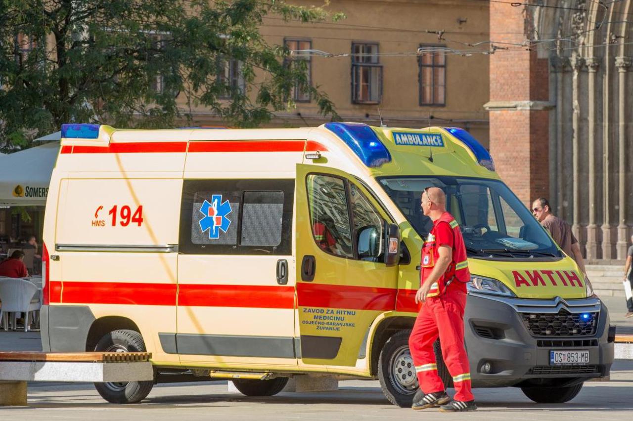 Intervencija hitne pomoći na Trgu Ante Starčevića u Osijeku