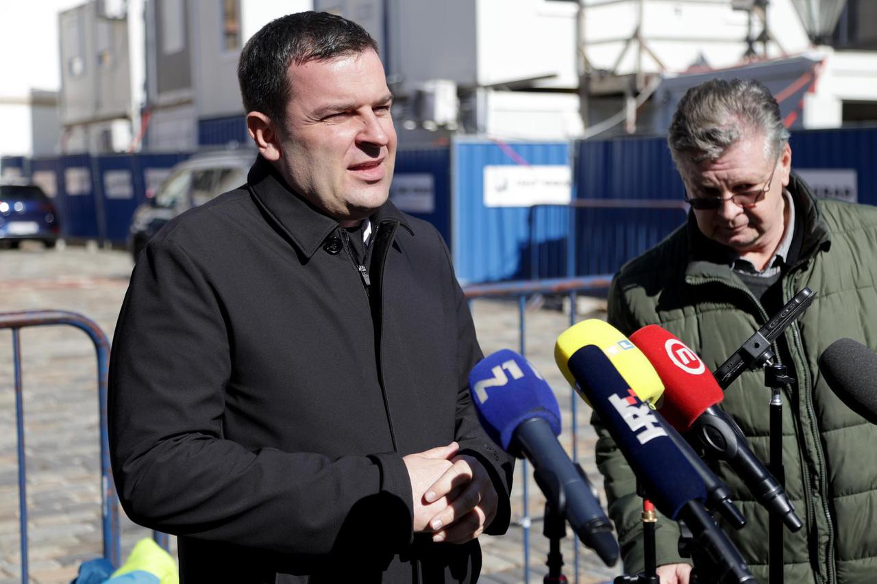 Zagreb: Dario Hrebak stigao na sastanak parlamentarne većine te se obratio medijima