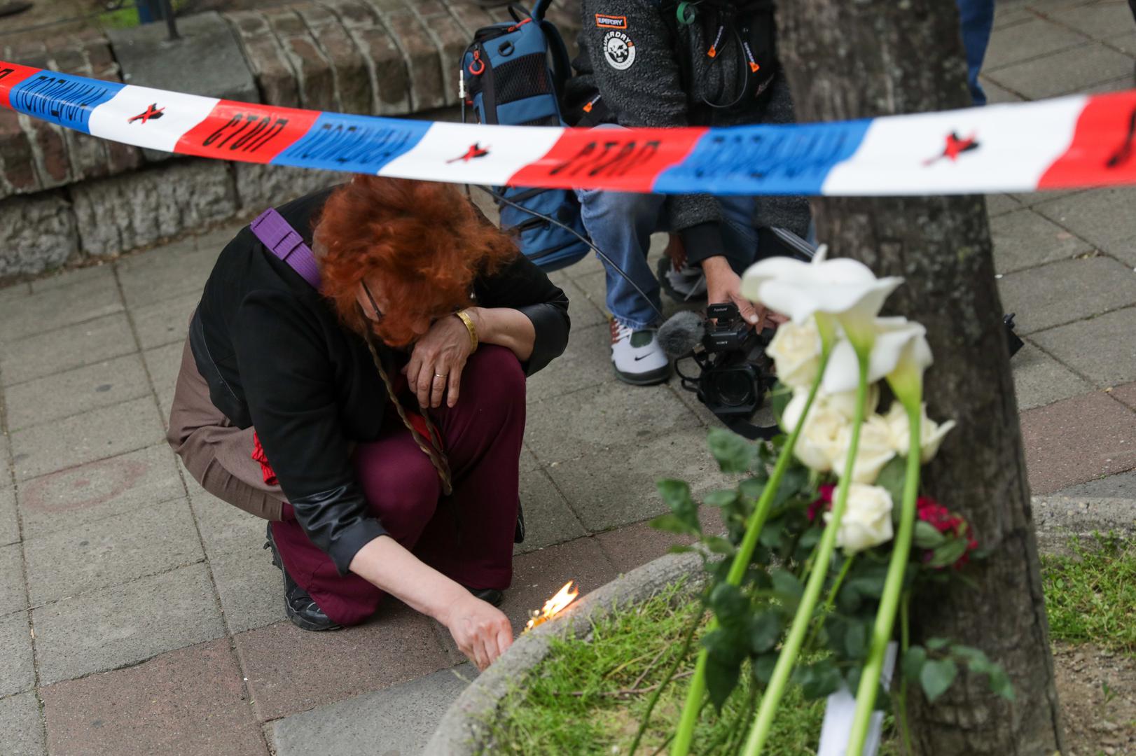 03, May, 2023, Belgrade - Citizens lay flowers and light candles in front of the "Vladislav Ribnikar" Elementary School, where a tragedy occurred this morning when a seventh-grade student killed eight students and a security guard. Photo: M.M./ATAImages

03, maj, 2023, Beograd - Gradjani polazu cvece i pale svece ispred Osnovne skole "Vladislav Ribnikar” gde se jutros desila tragedija kada je ucenik sedmog razreda ubio osam ucenika i radnika obezbedjena. Photo: M.M./ATAImages Photo: M.M./ATAImages/PIXSELL