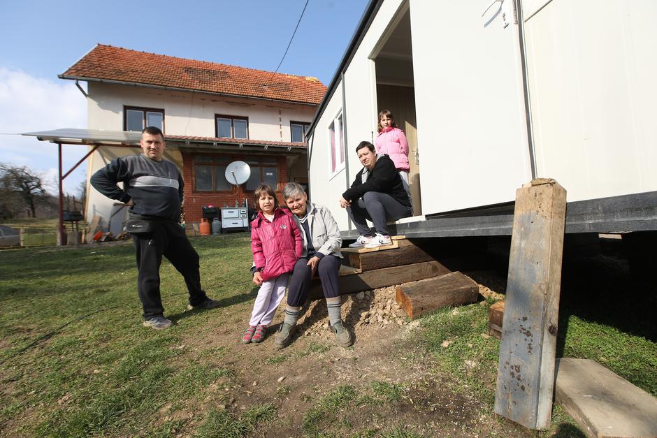 Dan nakon potresa u Petrinji i okolnim selima