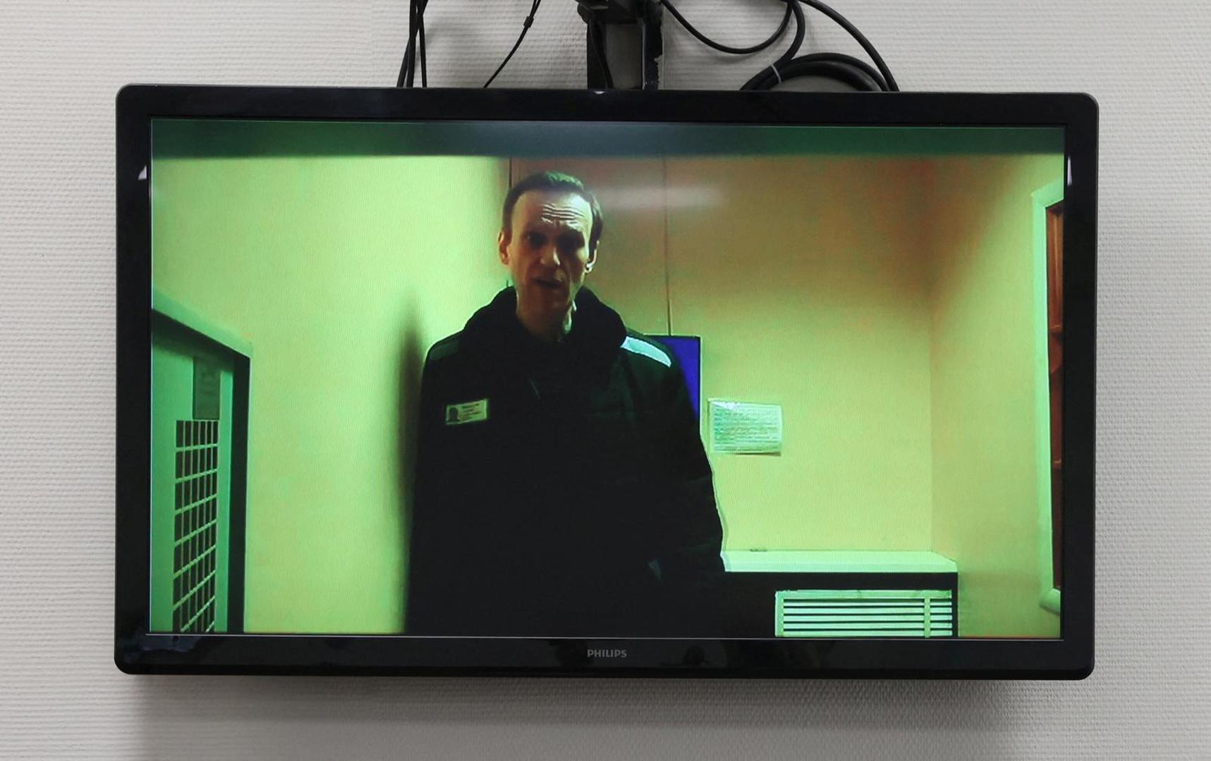 Russian opposition leader Alexei Navalny is seen on a screen via video link from a penal colony in the Vladimir Region during a hearing at the Basmanny district court in Moscow, Russia April 26, 2023. REUTERS/Yulia Morozova Photo: YULIA MOROZOVA/REUTERS