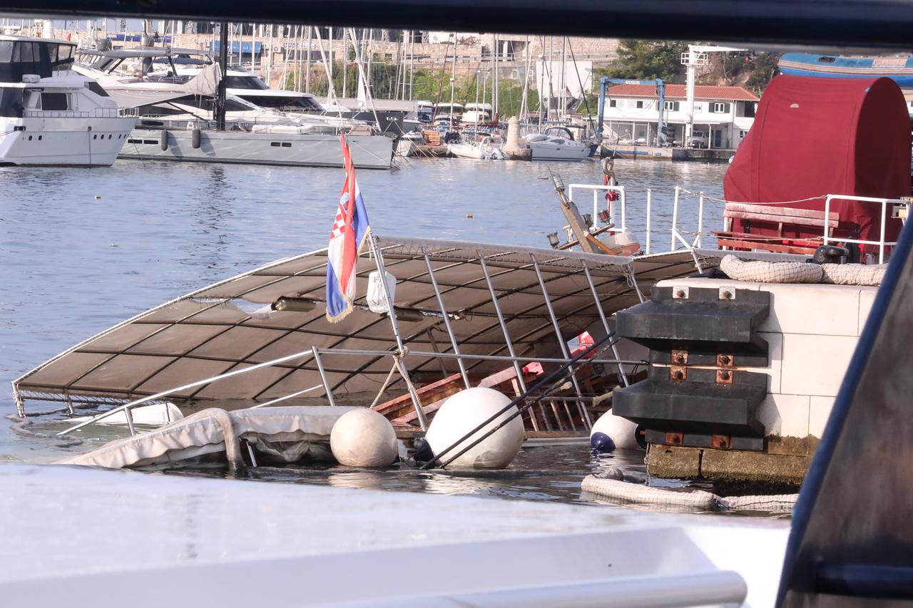 Split: Turistički brod udario u Zapadnu obalu i potonuo, nema ozlijeđenih