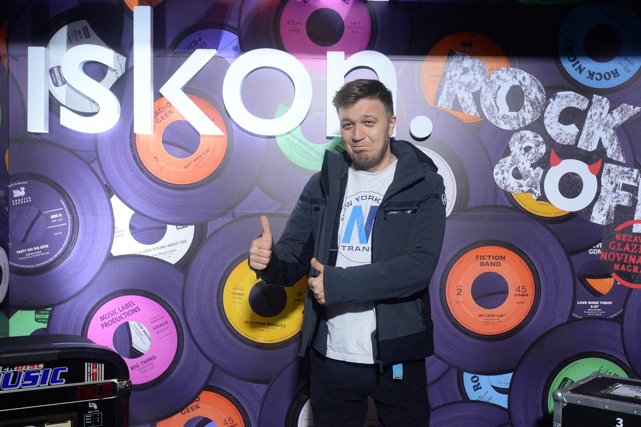 Zagreb: Dolazak uzvanika na dodjelu Rock & Off nagrada u Tvornici Kulture