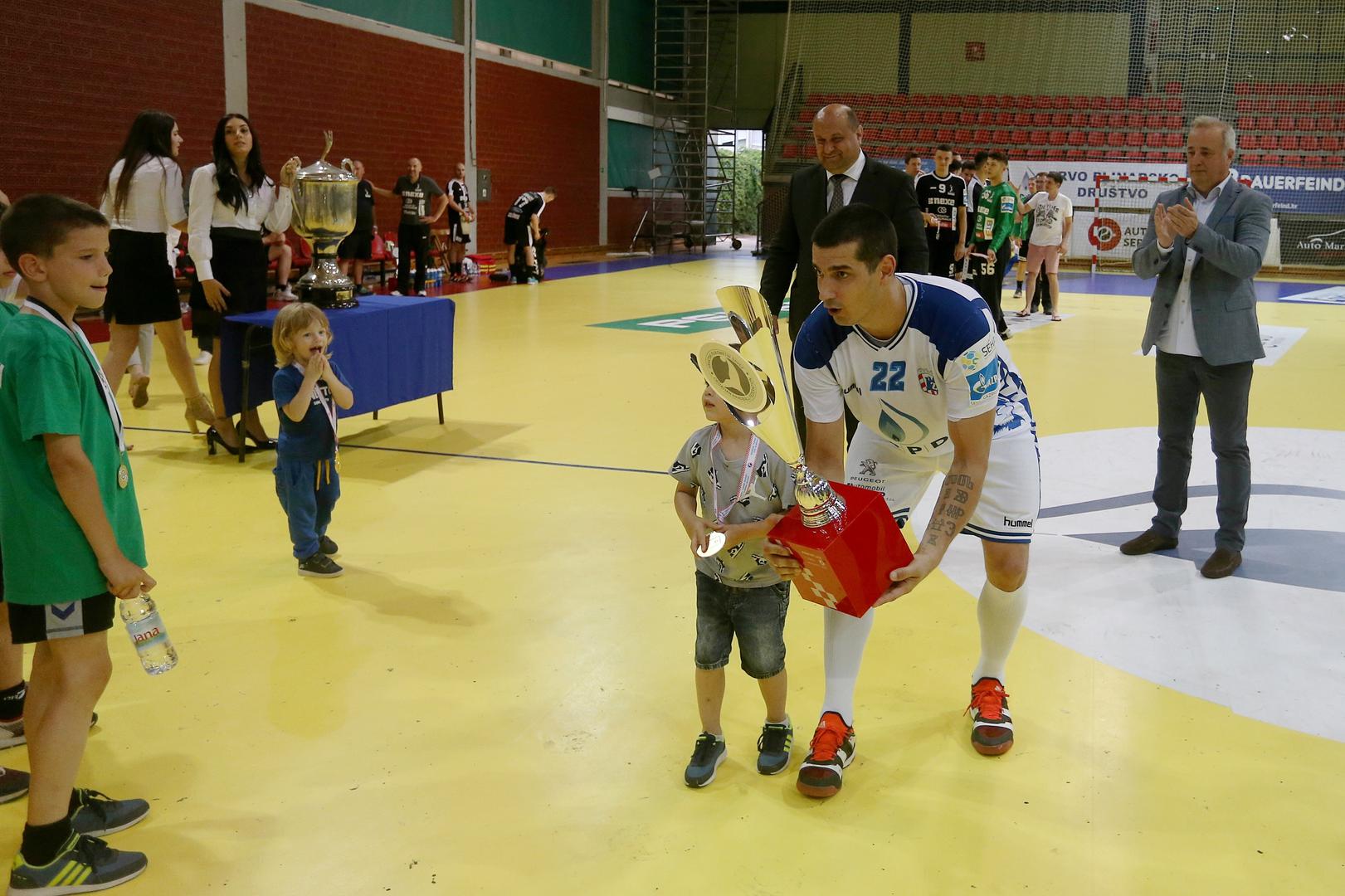 Od dresa Zagreba oprostili su se i Domagoj Pavlović, David Miklavčić i Dobrivoje Marković koji kreću u nove rukometne izazove.
