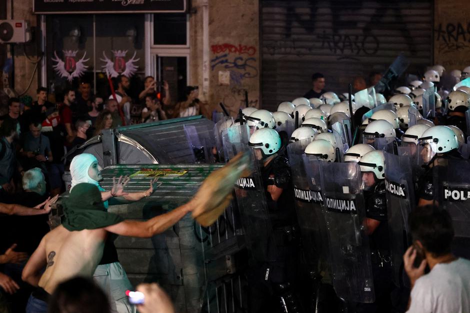 Sukob policije i prosvjednika u Beogradu