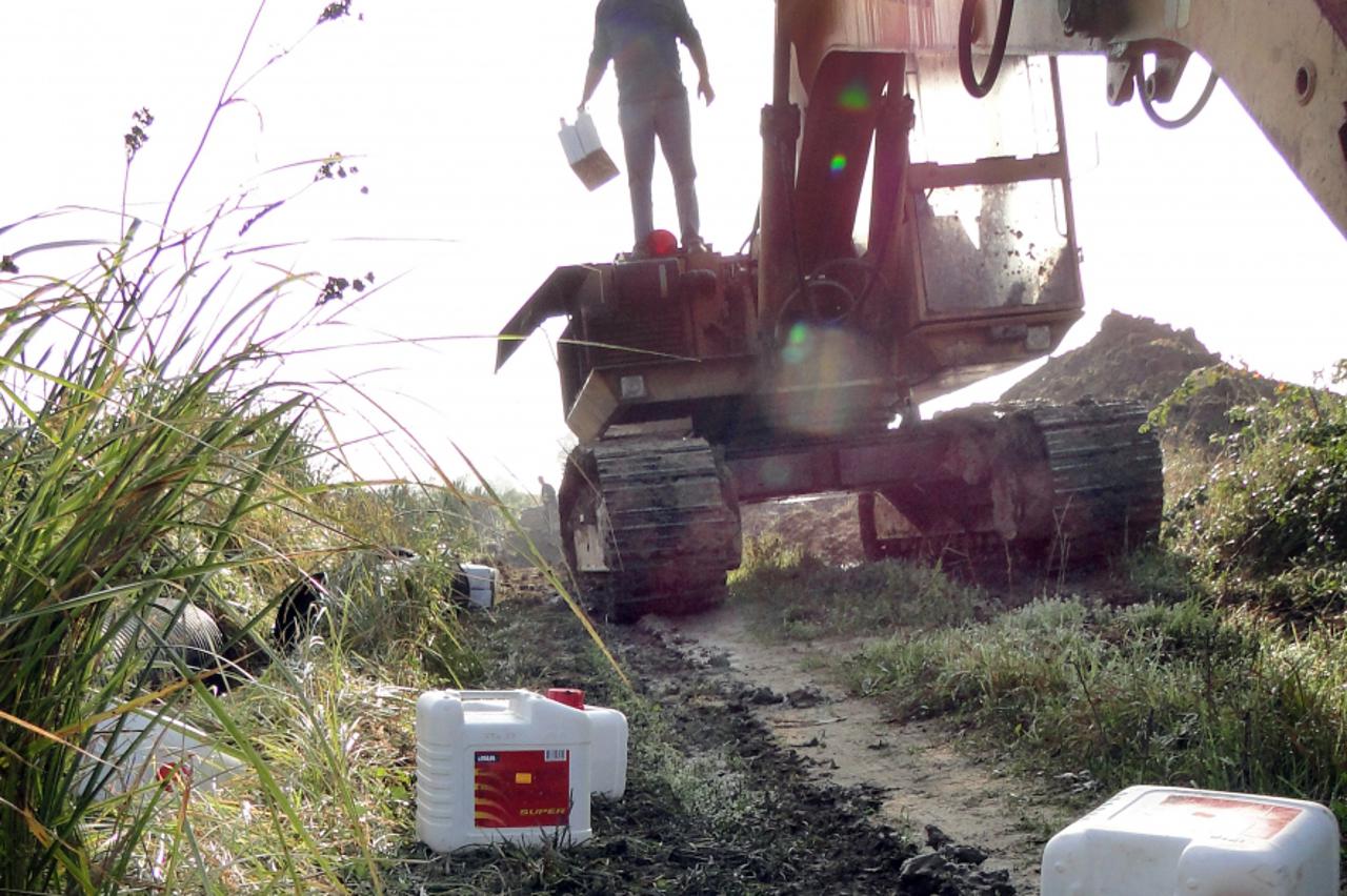 krađa goriva iz bagera (1)