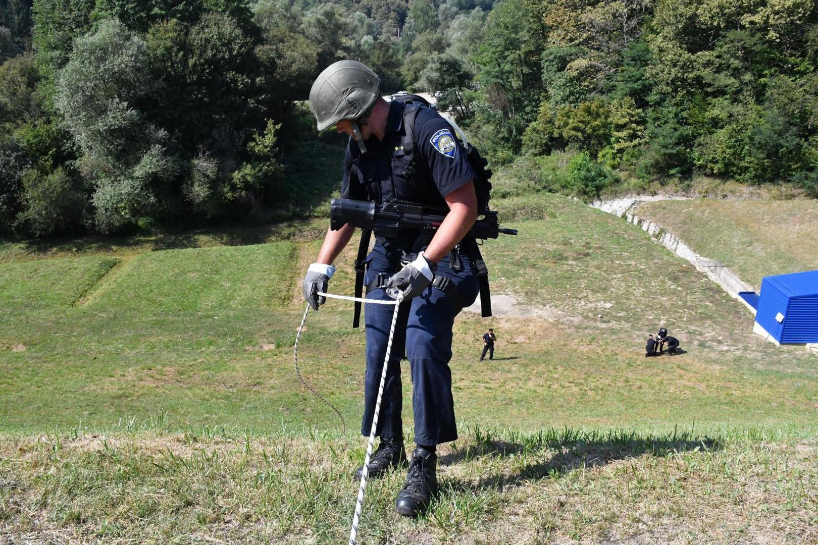 11.09.2020., Slavonski Brod - Drugi memorijal "Simo Damic" - natjecanje za najspremnije policijske sluzbenike. Prvo mjesto Zoran Mamuzic, drugo Kresimir Simic i trece Nikola Tomic. Najspremnija policajka, prvo mjesro Ines Matec Mamuzic, drugo Antonija Radeljkovic.Photo: Ivica Galovic/PIXSELL