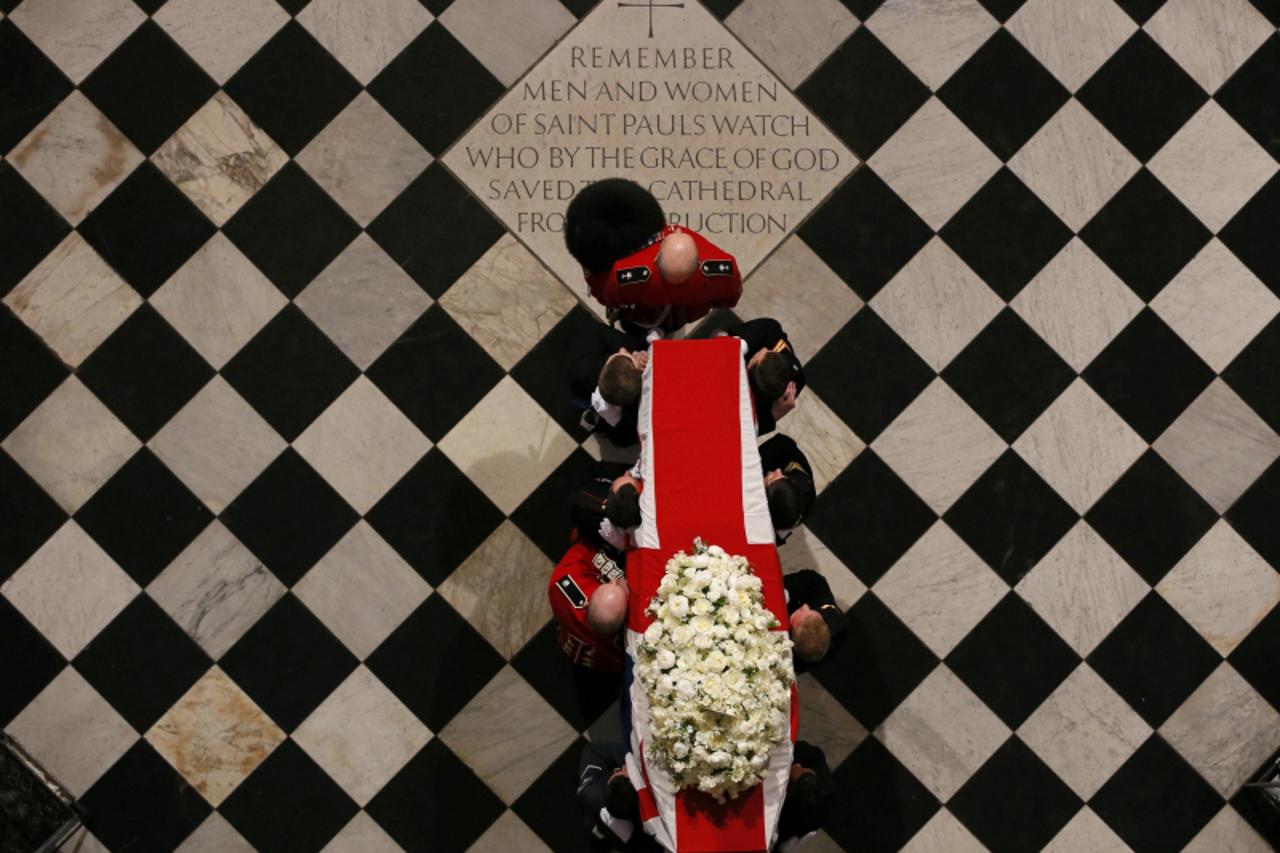 'The coffin of former British prime minister Margaret Thatcher is carried as it arrives for her funeral service at St Paul\'s Cathedral, in London April 17, 2013 Thatcher, who was Conservative prime m