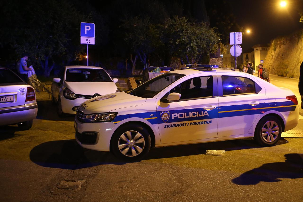 Split: Nepoznati napadač nekoliko puta nožem izbo 53-godišnjaka