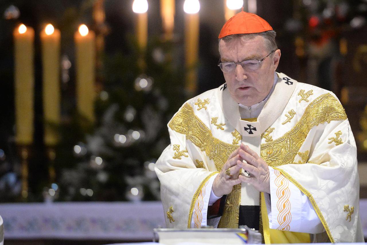 Zagreb: Kardinal Bozanić u katedrali predvodio misu polnoćku