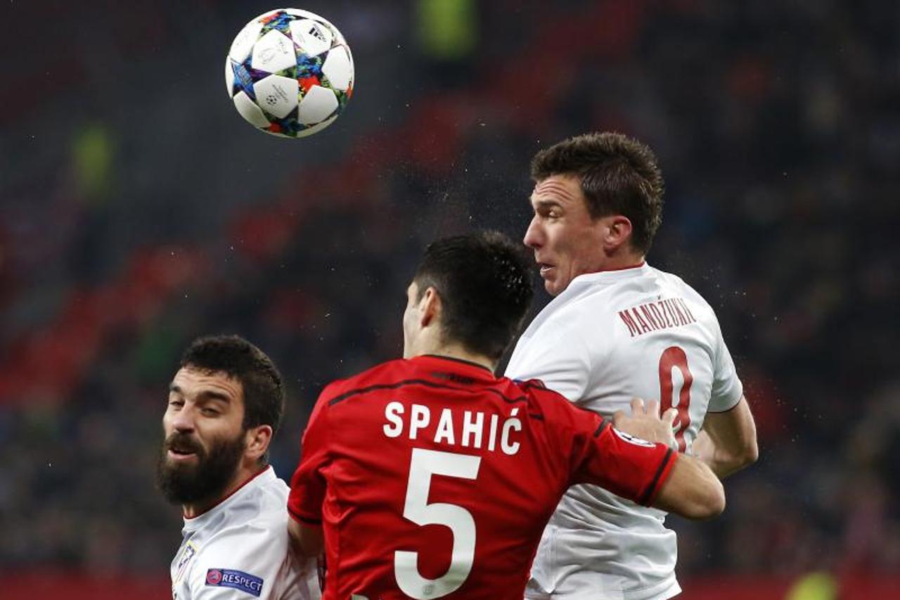 Emir Spahić i Mario Mandžukić