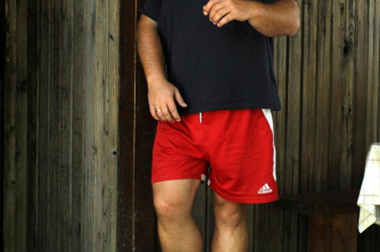 '06.08.2013., Zagreb - Dalibor Bosnic, vlasnik hotela za pse koji ih je u jucerasnjem pozaru spasavao iz zapaljene barake. Photo: Anto Magzan/PIXSELL'