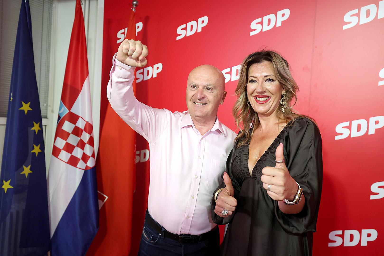 Ono s čim posebno sretni nisu izlaznost je birača, koja je za ove europske izbore nikad manja. Predrag Fred Matić, drugi na SDP-ovoj listi, kaže da su rezultati izbora, čini se, pola-pola, bez obzira na to koliko ljudi na birališta izađe. 