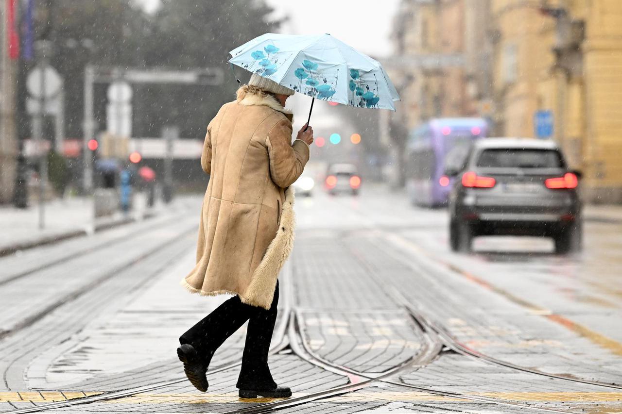 Kiša neumorno natapa zagrebačke ulice