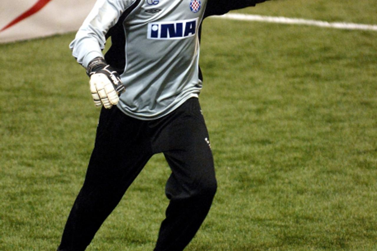 'sport....zagreb....10.01.2008. dom sportova - dvoransko prvenstvo hrvatske 2007/2008 - hajduk-osijek/ miro varvodic foto: marko lukunic'