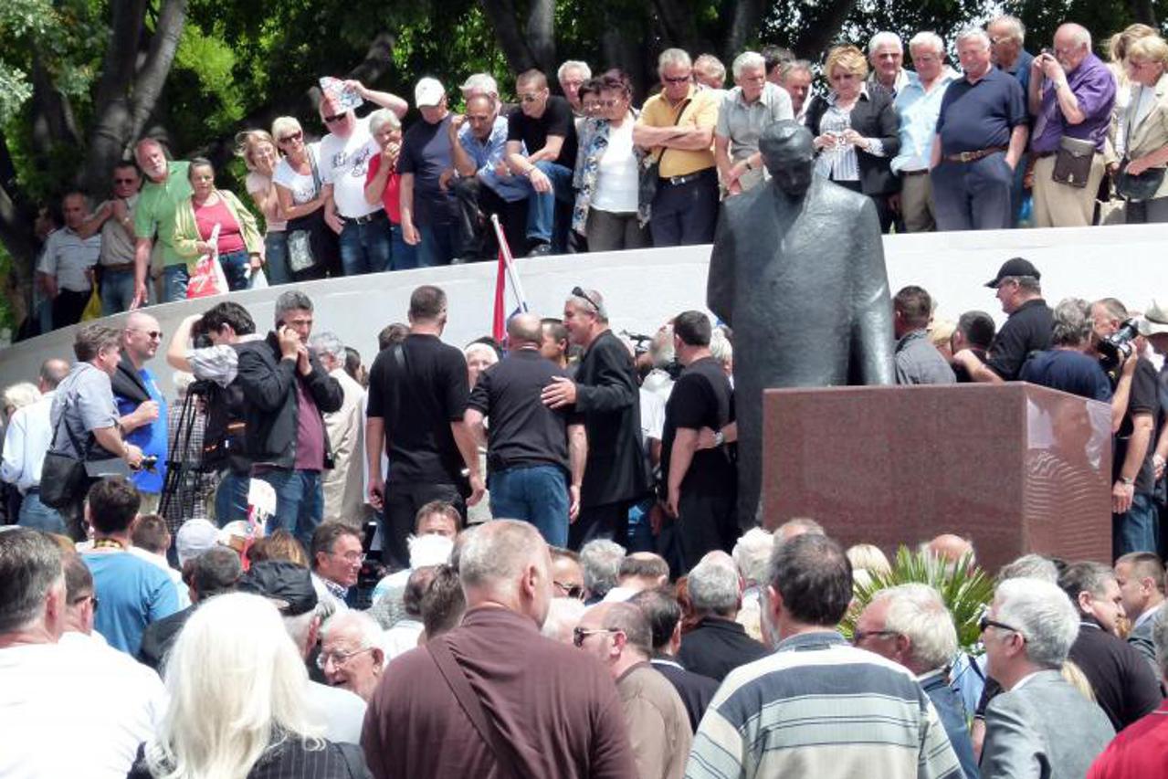 split,franjo tudman,spomenik,portal (1)