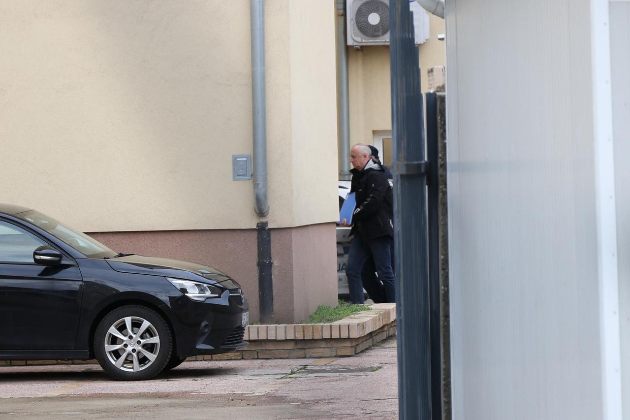 Osijek: Dovođenje gradonačelnika Nove Gradiške Vinka Grgića u prostorije USKOK-a