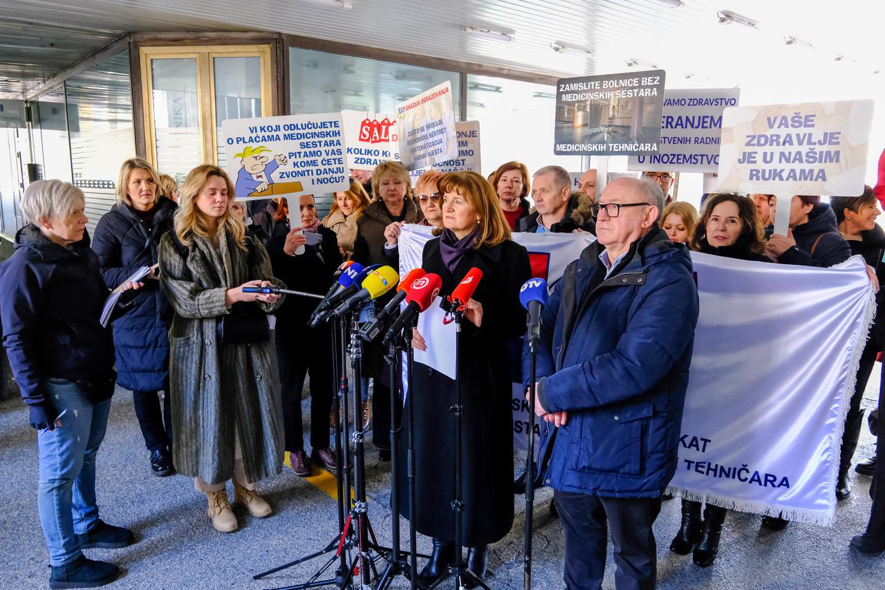 Prosvjed medicinskih sestara i tehničara ispred Ministarstva zdravstva