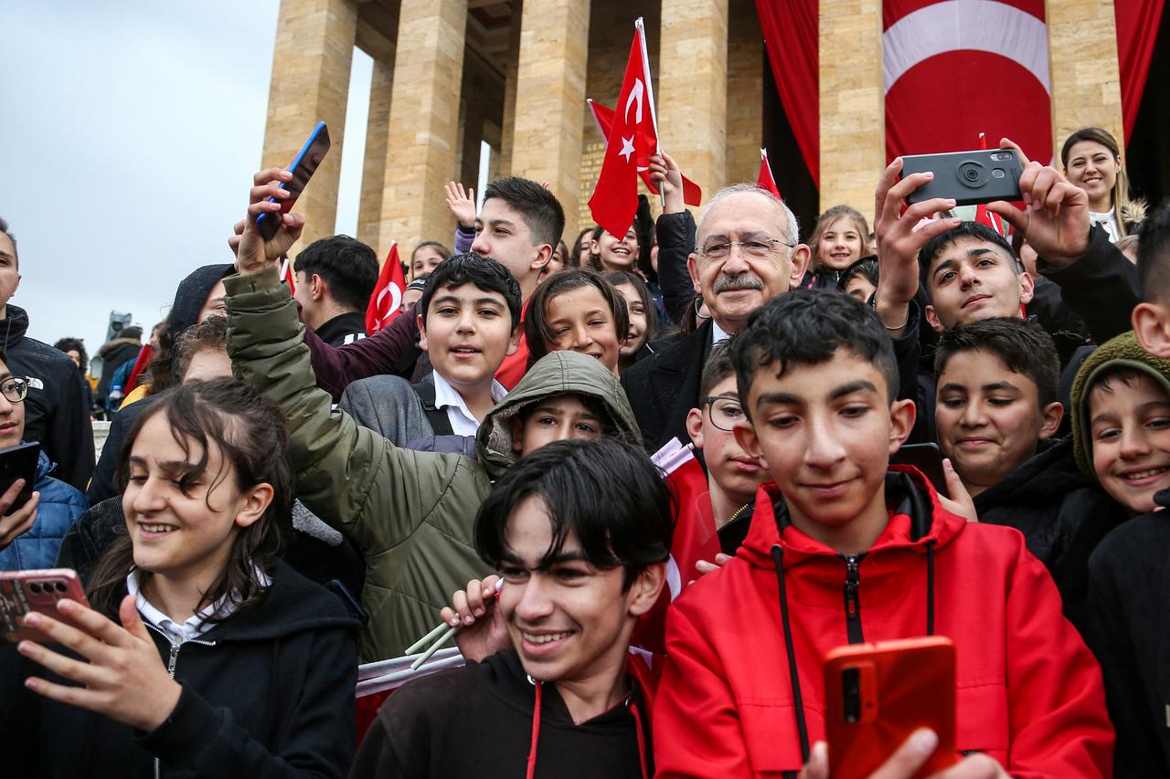 storyeditor/2023-05-11/2023-04-23T101043Z_653787676_RC29K0A8I2TG_RTRMADP_3_TURKEY-ELECTION.JPG