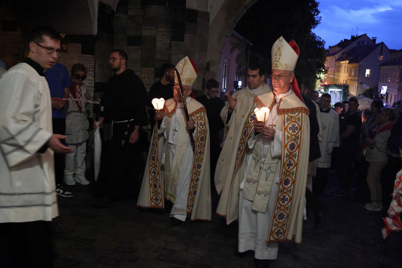Tradicija štovanja Majke Božje od Kamenitih vrata u Zagrebu traje stoljećima i svake godine okuplja velik broj vjernika.