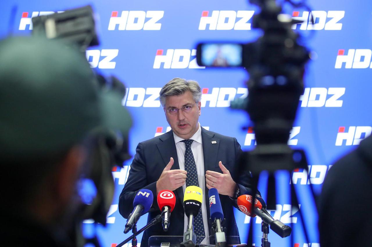 Zagreb: Plenković nakon sjednice Predsjedništva HDZ-a o obnovi i povećanju cijena