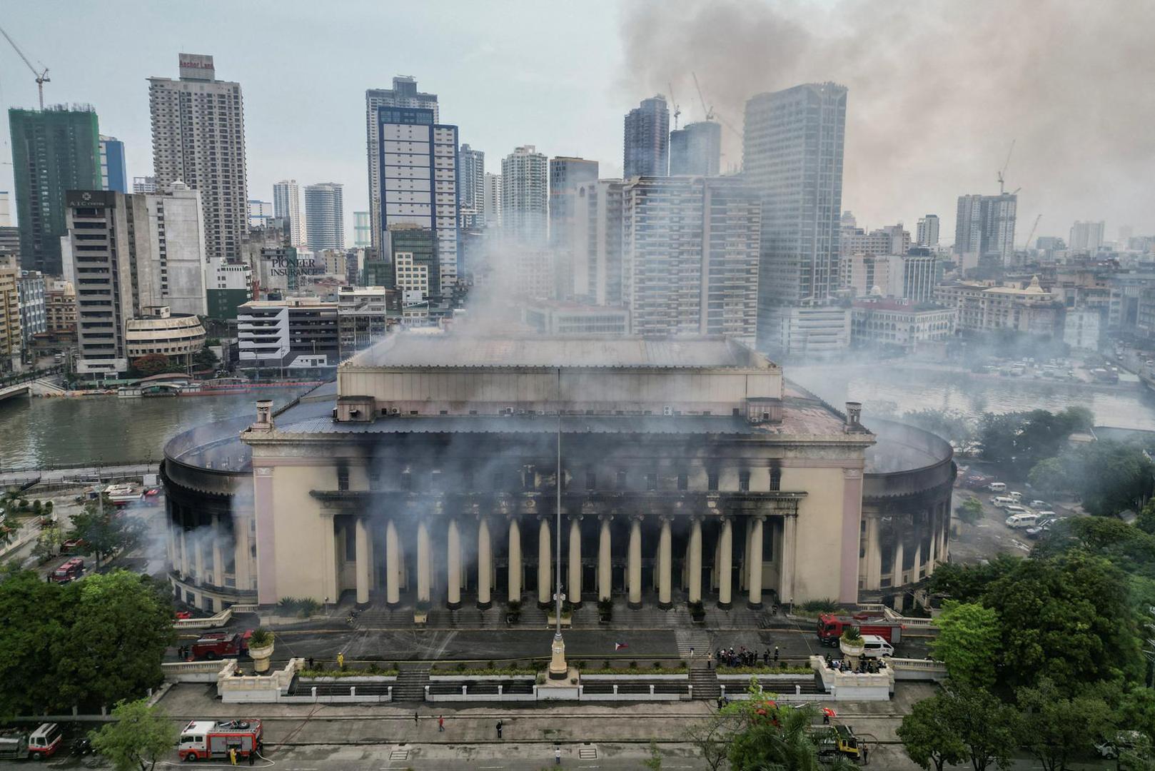 Smoke rises from the burning Manila Central Post Office building after a massive fire, in Manila, Philippines, May 22, 2023. REUTERS/Adrian Portugal     TPX IMAGES OF THE DAY Photo: STAFF/REUTERS