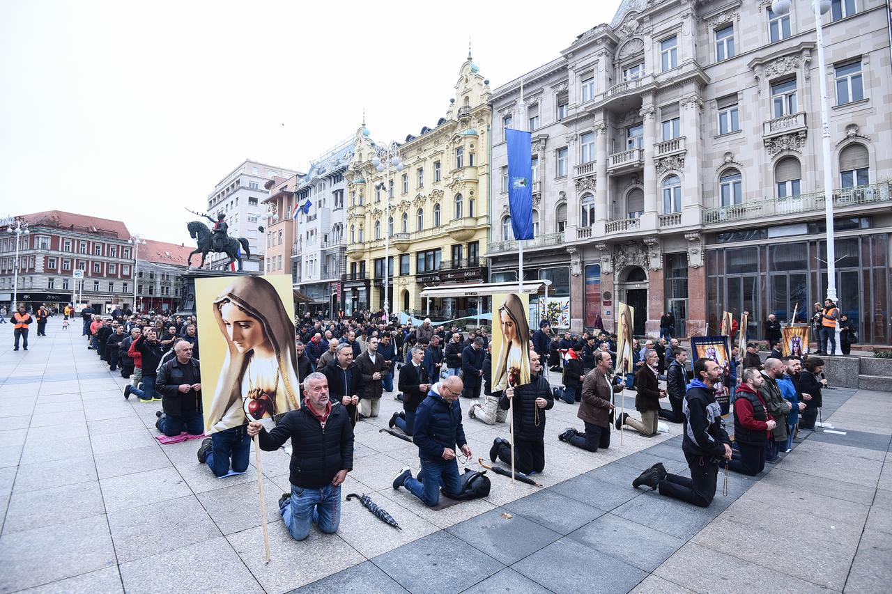 Molitva krunice na glavnom zagrebačkom trgu