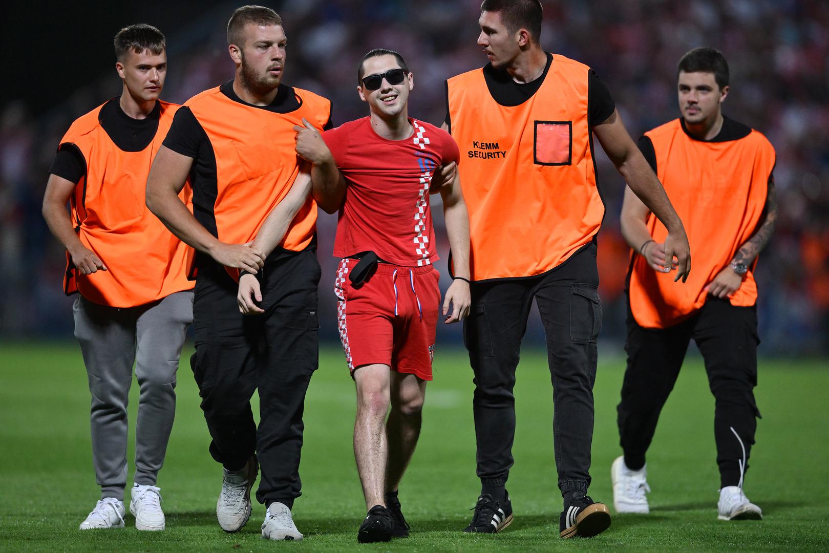 Prvi pogodak na susretu postigao je Luka Modrić koji je precizno naciljao u 51. minuti za vodstvo Hrvatske. Bio je to Modrićev 29. pogodak u reprezentativnom dresu. Izjednačio je Andraž Šporar u 83. minuti, a odluka se dogodila u 93. minuti. Majstorski je tada reagirao Mario Pašalić i zabio za konačno slavlje Hrvatske od 2-1.