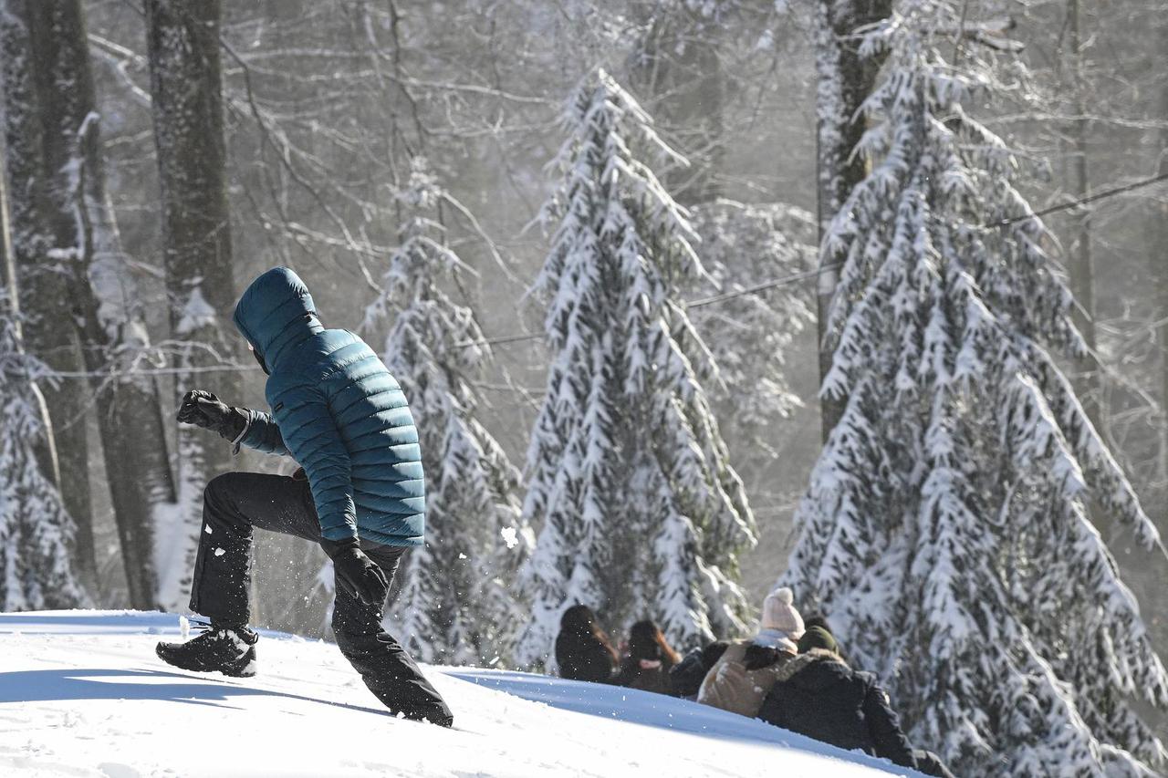 Sunčano novogodišnje jutro na Sljemenu