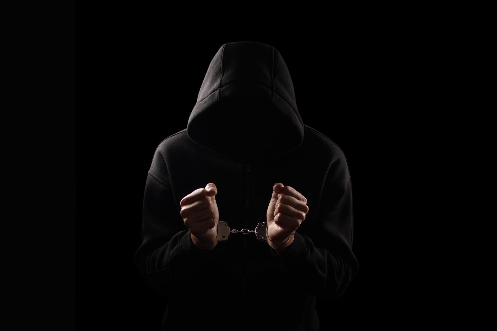 Prema FBI statistikama, koje su analizirale povezanost horoskopskih znakova i kriminalnih aktivnosti, otkriveni su zanimljivi obrasci u ponašanju pojedinaca rođenih pod različitim horoskopskim znakovima. Ovi podaci, prikupljeni tijekom desetljeća istraživanja, sugeriraju da svaki horoskopski znak navodno ima svoje specifične ‘kriminalne sklonosti’. Ipak, FBI naglašava da astrologija nije znanstvena metoda predviđanja ponašanja te da mnogi drugi faktori imaju značajniji utjecaj na kriminalne tendencije pojedinca.