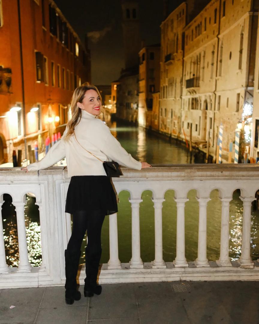 U jednom periodu svoje karijere Mirna se okrenula odnosima s javnošću, preuzevši ulogu glasnogovornice Nogometnog kluba Hrvatski dragovoljac 2010. godine. 