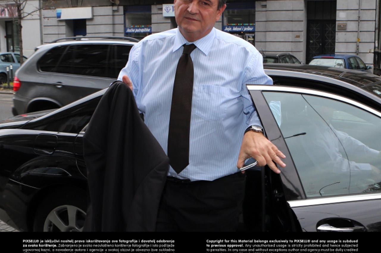 '15.11.2012. Zagreb - Dolazak Radimira Cacica na sjednicu predsjednistva HNS-a. Photo: Robert Anic/PIXSELL'