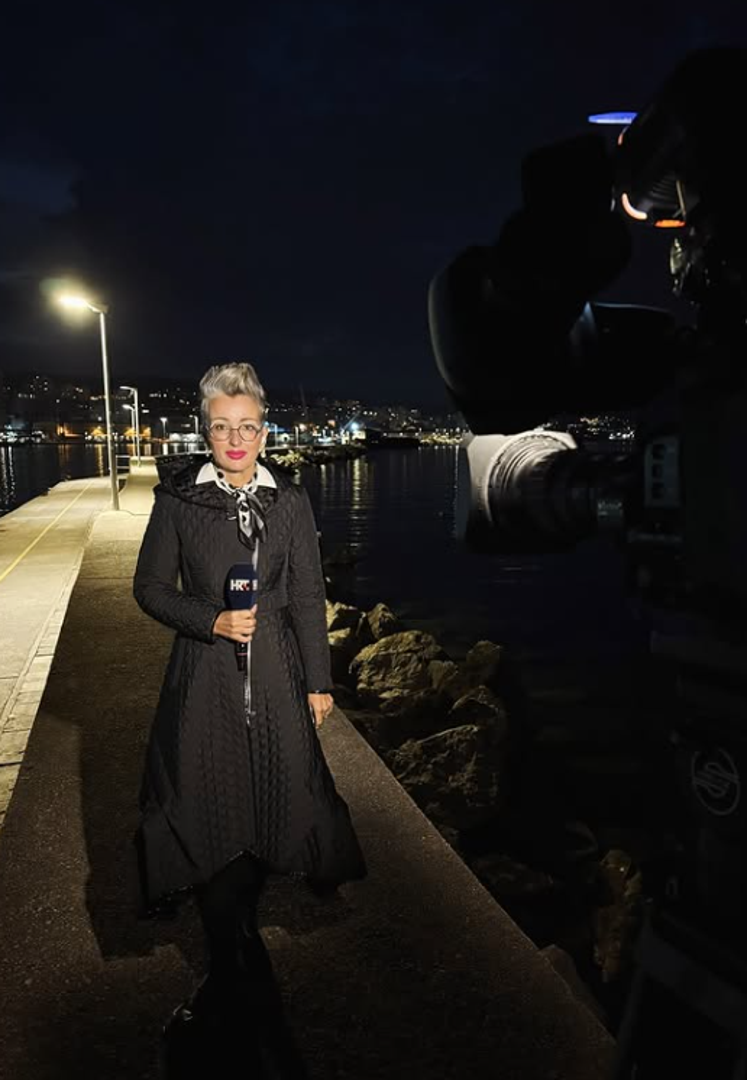 "Nekad sam mislila da neću uspjeti. Da ću uvijek ostati zarobljena u tijelu i navikama koje me guše. Ali odlučila sam – zbog sebe, zbog zdravlja, zbog života. Danas kada pogledam ovu usporedbu, vidim da se upornost isplati", napisala je Ivana u opisu fotografija, a njezini pratitelji izrazili su divljenje na ovakvoj transformaciji.