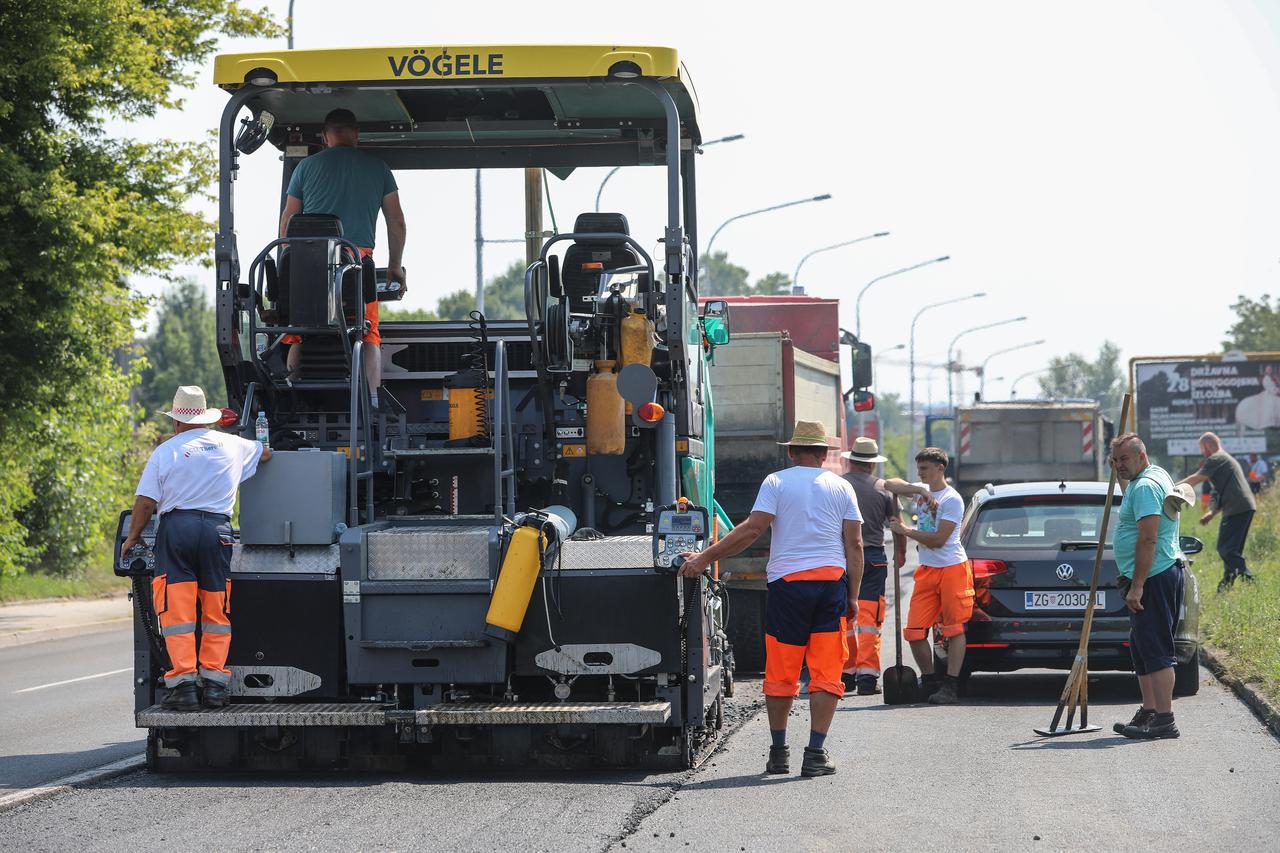Zagreb: Unatoč nesnosnim vrućinama u tijeku je asfaltiranje Aleje Bologne
